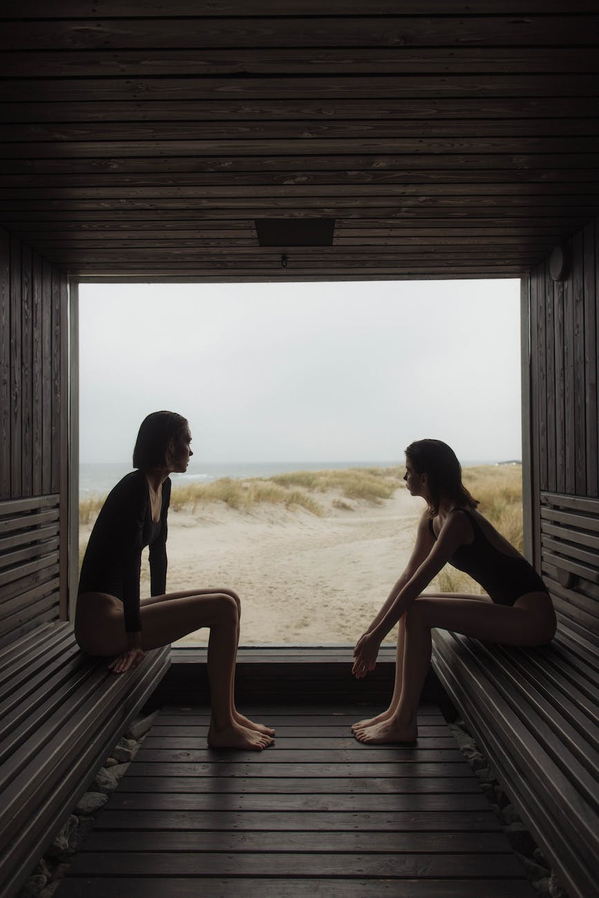 Infrared Sauna vs Traditional Sauna: Health and Wellness Comparisons